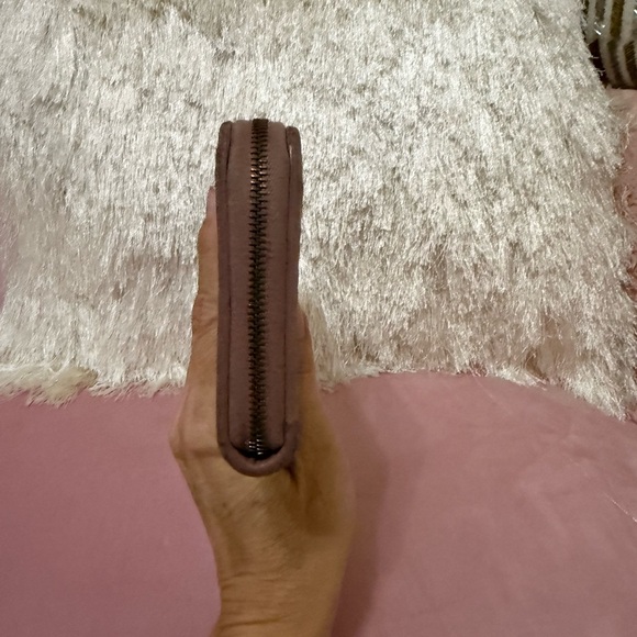 Authentic Bottega Veneta Intrecciato Leather Zippy Wallet. NEW! - Picture 5 of 7